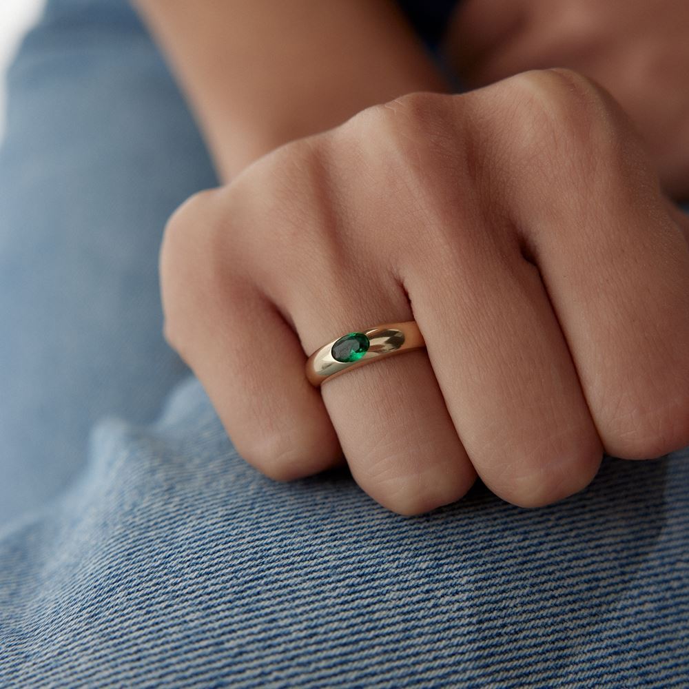 Yeşil Taşlı Yassı Tasarım Yüzük