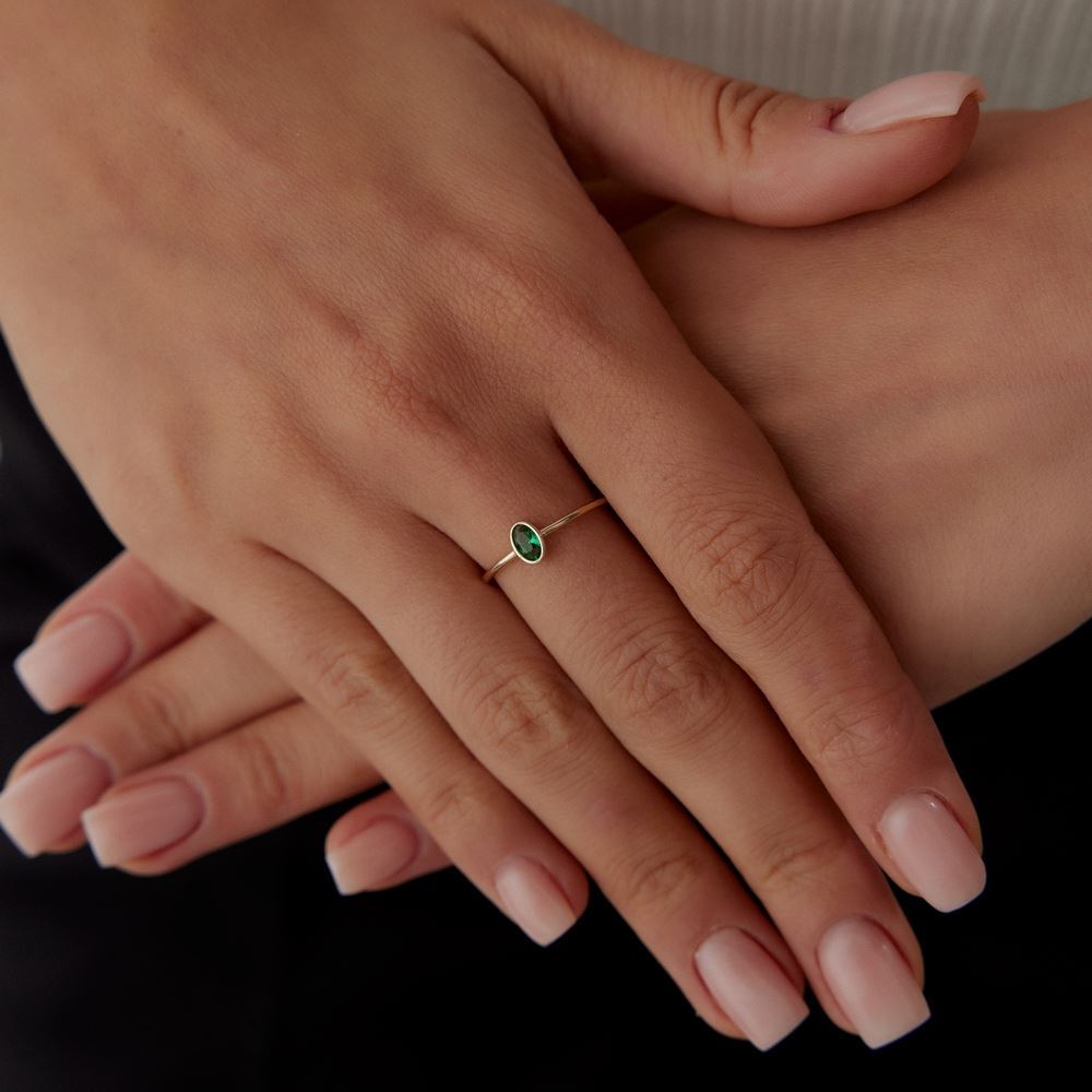 Yeşil Oval Taşlı Tasarım Yüzük