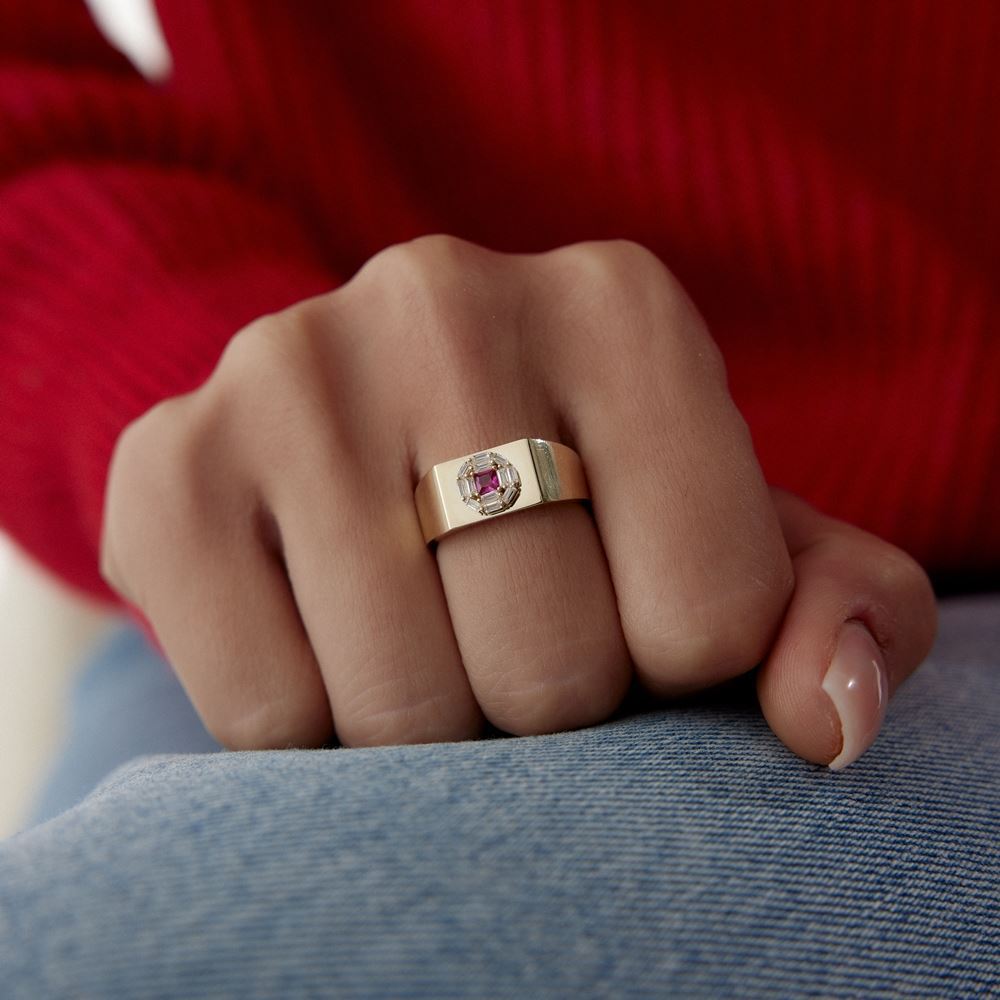 Baget Ve Pembe Taşlı Kare Tasarım Yüzük