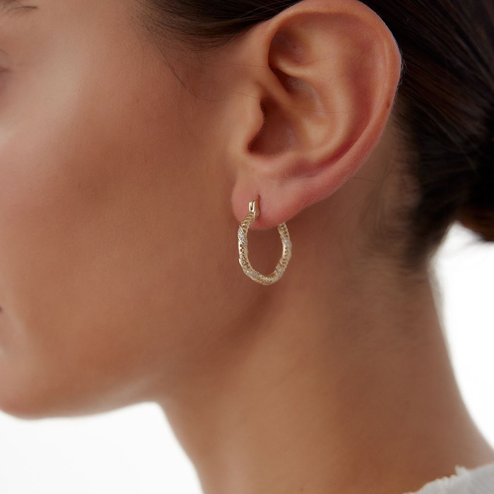 Oval Tasarım Çapraz Taşlı Halka Küpe