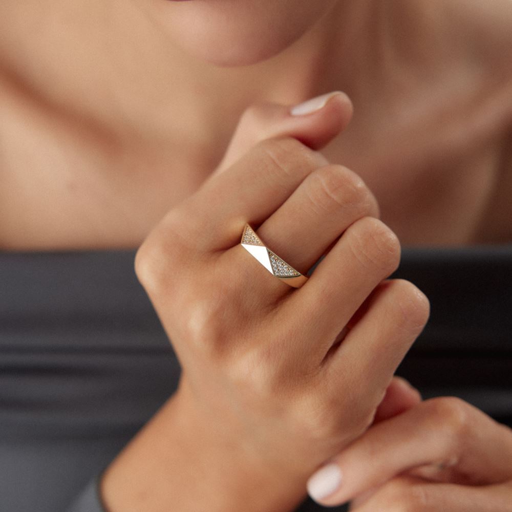 Üçgen Taşlı Yüzük