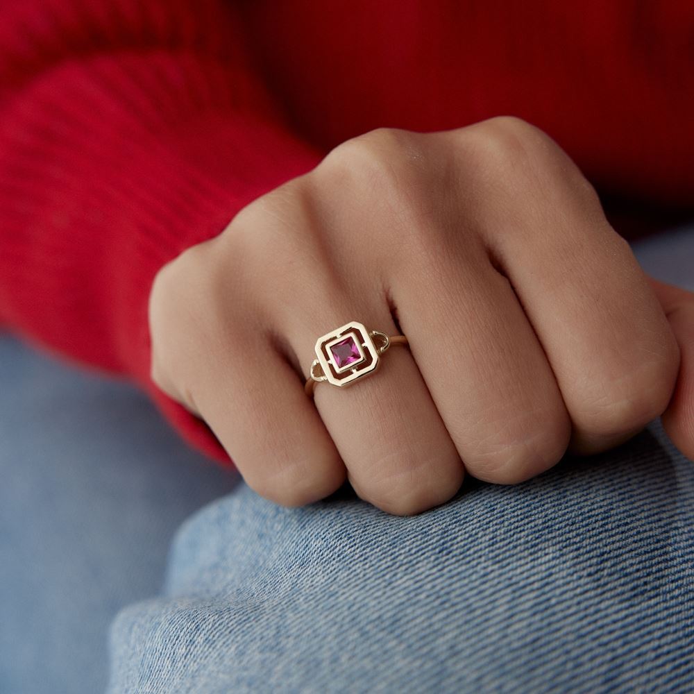 Pembe Taşlı Kare Tasarım Yüzük