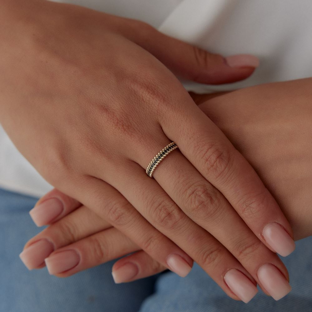 İki Sıra Nokta Tasarım Siyah Taşlı Yüzük