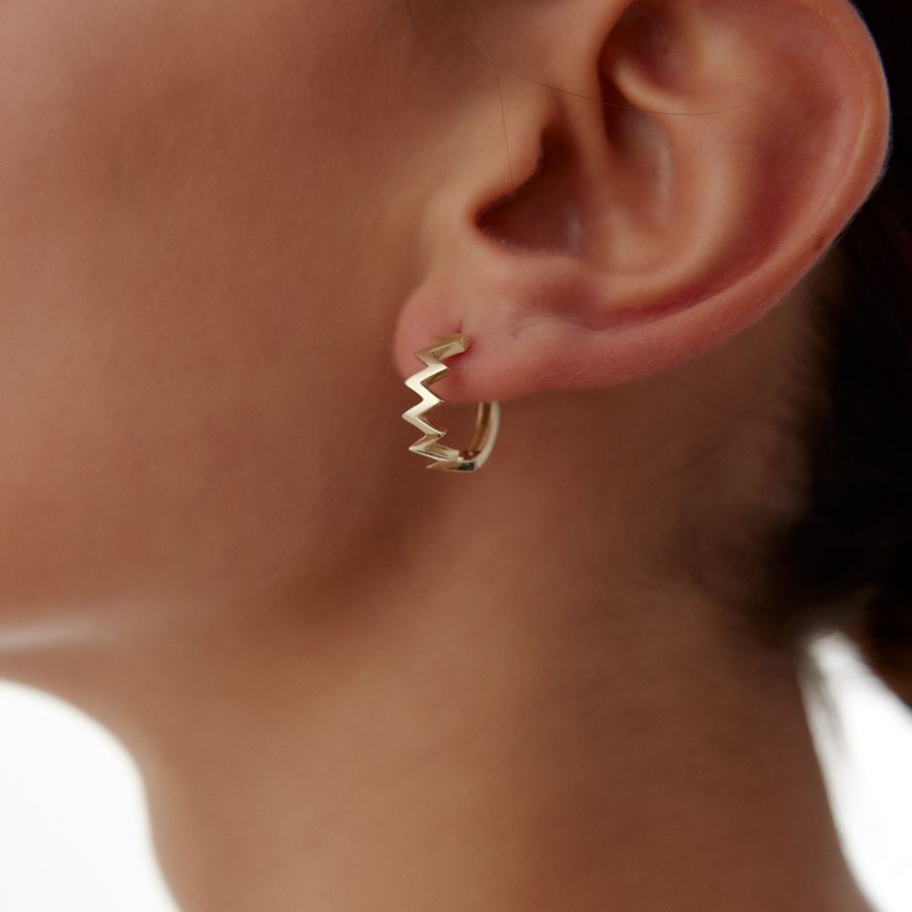 Üçgen Çizgi Tasarım Küpe