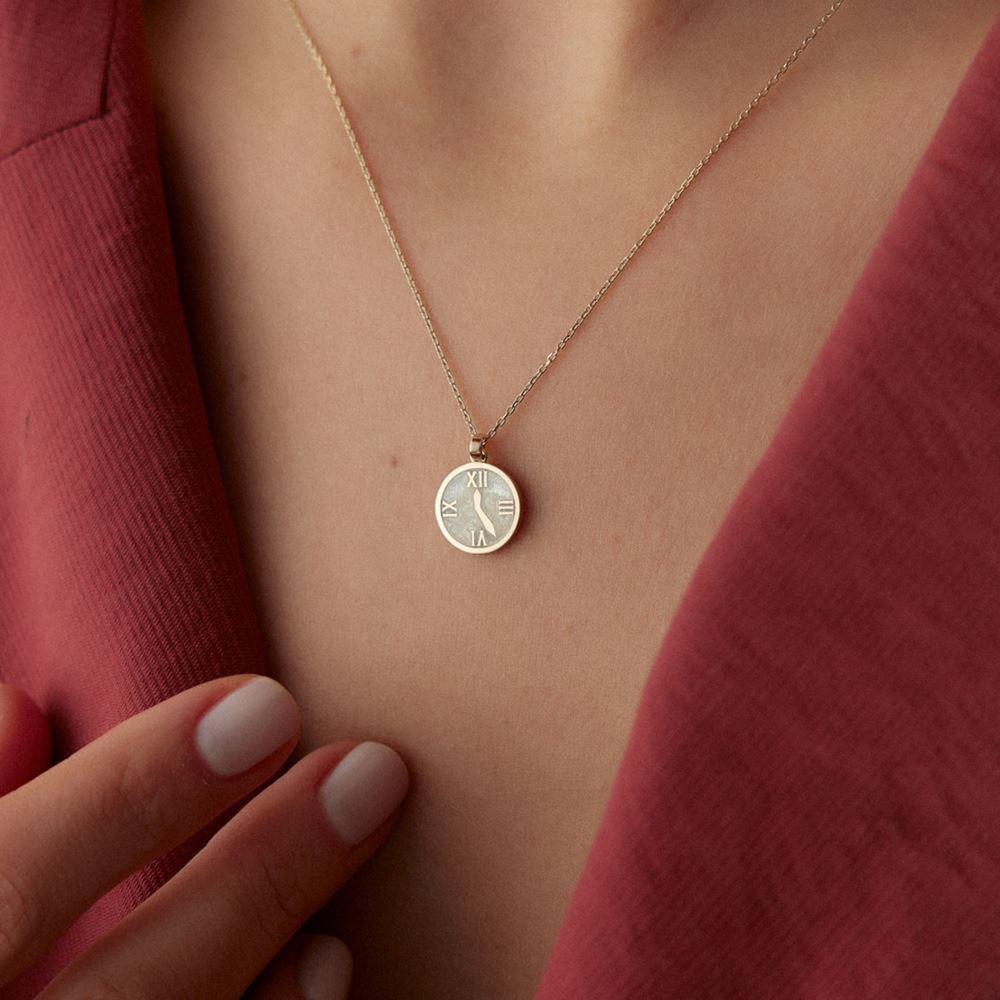 Beyaz Mineli Saat Kolye