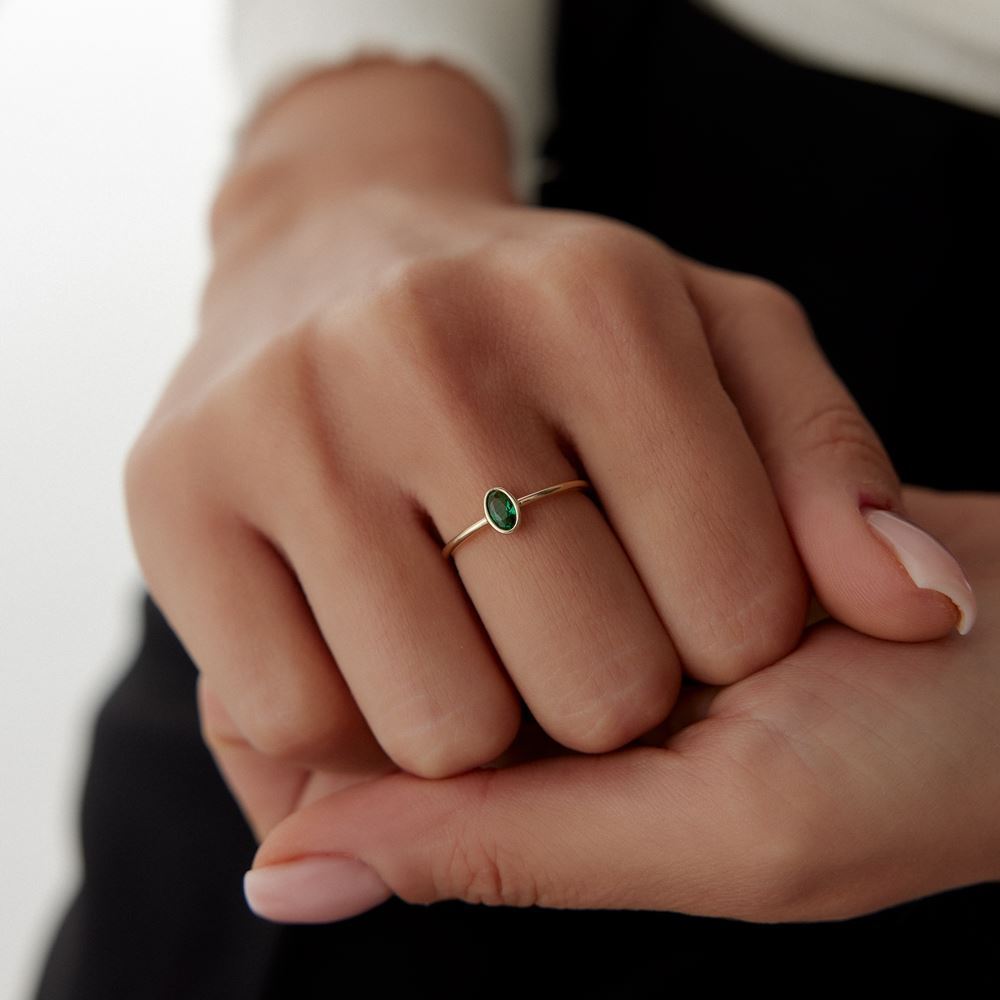 Yeşil Oval Taşlı Tasarım Yüzük