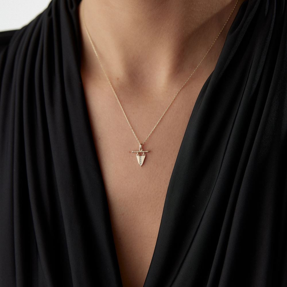 Çivi Tasarımlı Taşlı Kolye