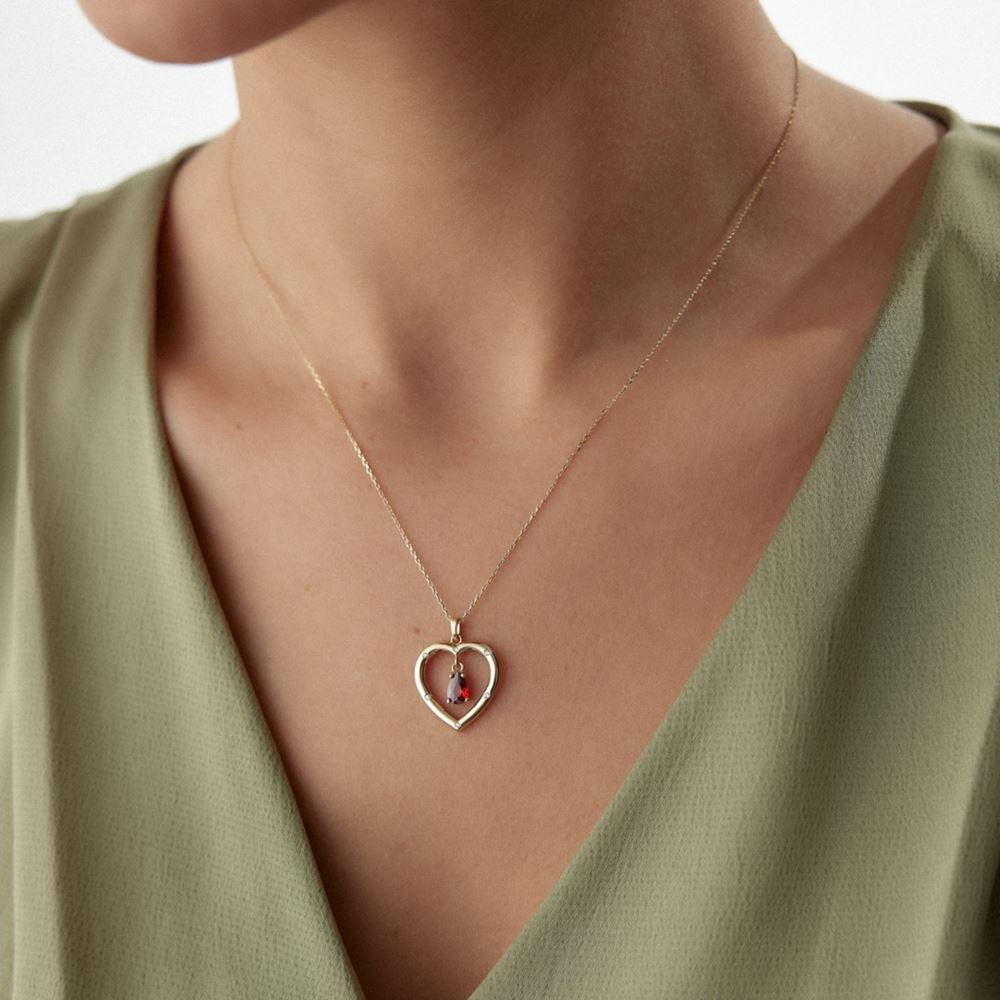 Kalpli Kırmızı Taşlı Kolye